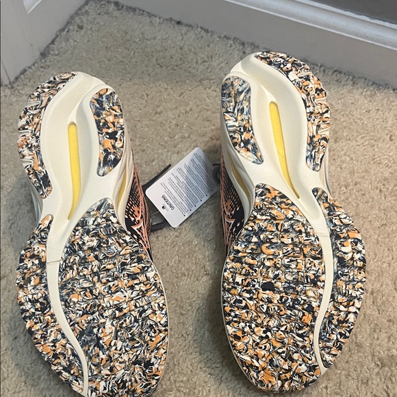 Mizuno Roxy Wave Rider sneakers - Picture 4 of 5